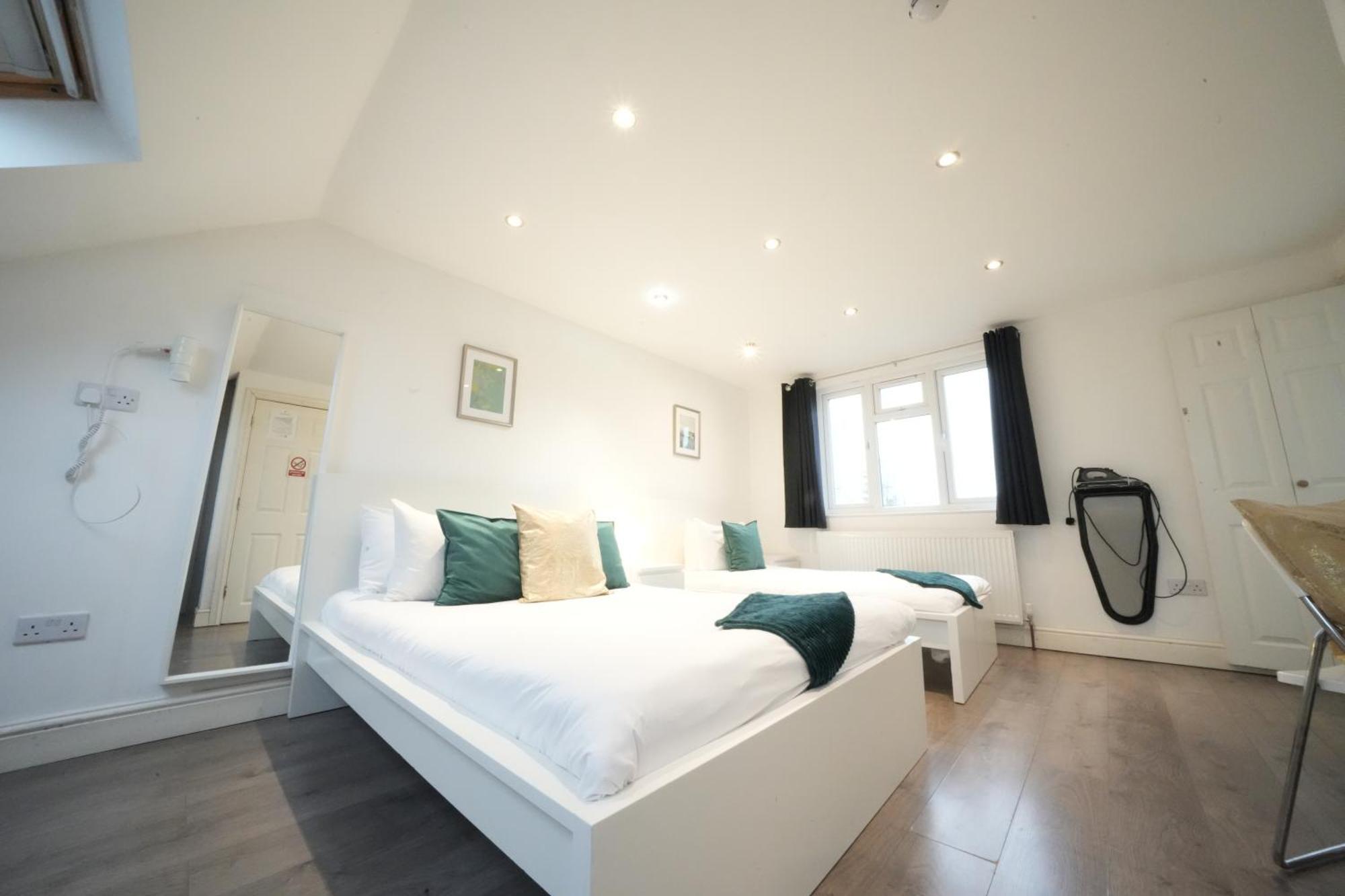 Grand Airport Ensuites Harmondsworth Eksteriør bilde