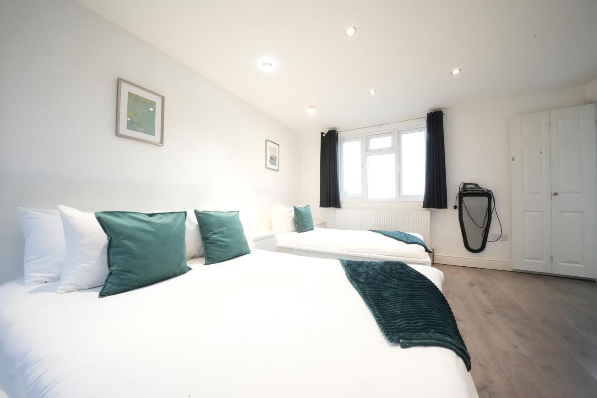 Grand Airport Ensuites Harmondsworth Eksteriør bilde